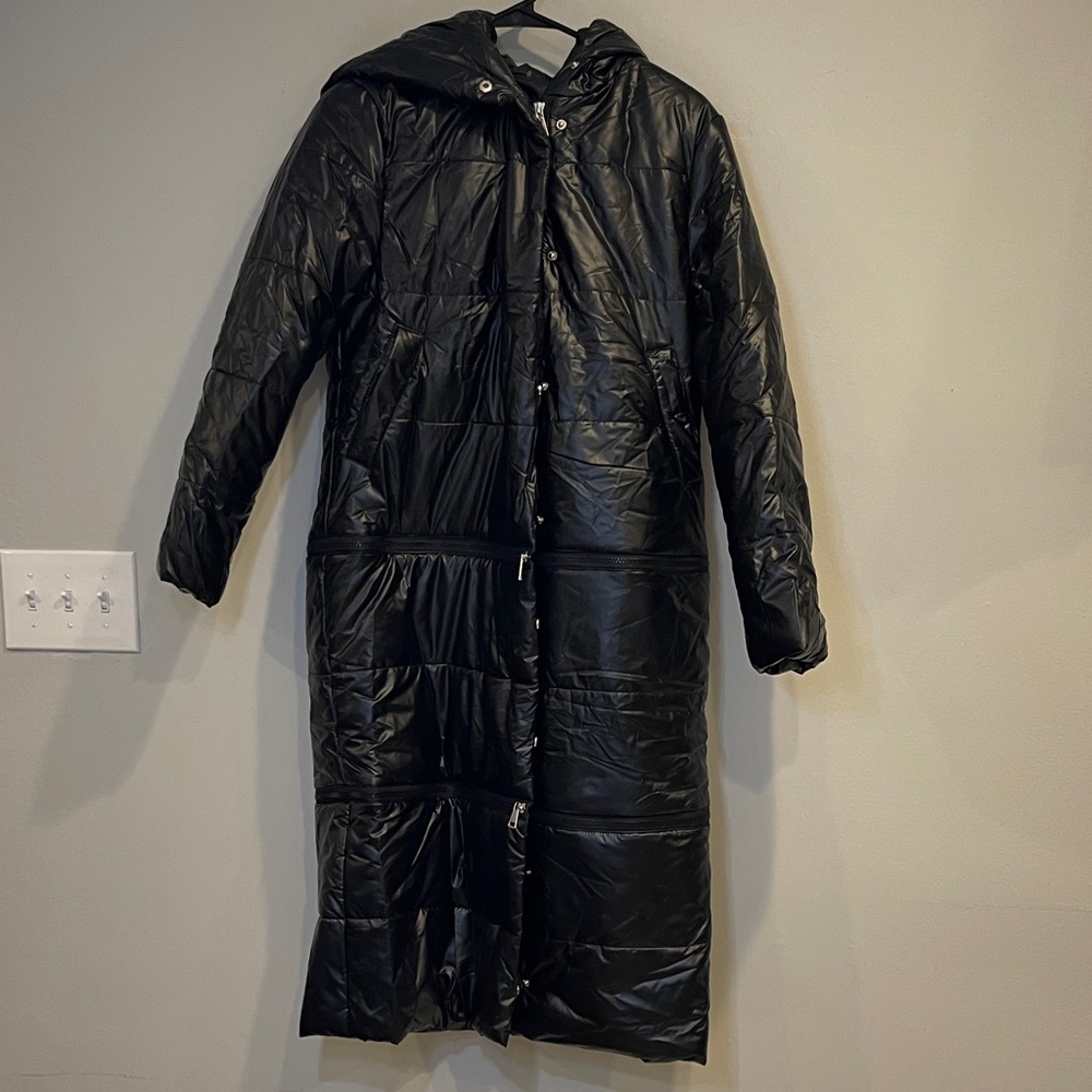 NWOT Long Tiered Black Hooded Puffer Coat Size Small